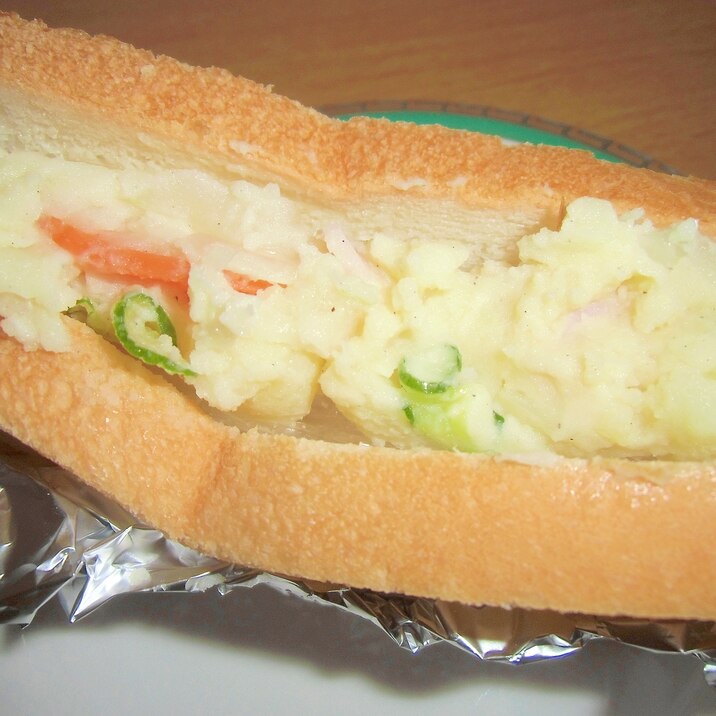 カレーポテトサラダのサンドイッチ